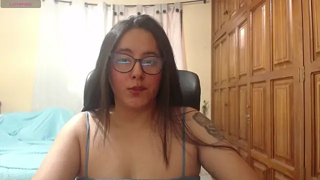 Snapshot of Venus_cat_ chatting on June 2026 06:45:01 PM Venus cat online show from June 2026 06:45:01 PM