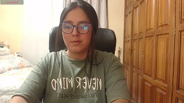 Snapshot of Venus_cat_ chatting on June 2026 01:44:02 AM Venus cat online show from June 2026 01:44:02 AM