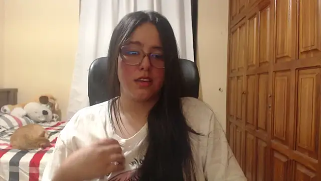 Snapshot of Venus_cat_ chatting on July 2026 03:33:02 AM Venus cat online show from July 2026 03:33:02 AM