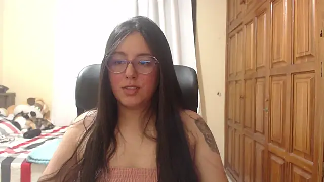 Snapshot of Venus_cat_ chatting on July 2026 04:27:01 AM Venus cat online show from July 2026 04:27:01 AM