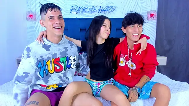 Snapshot of Youngs_Wild chatting on October 2025 12:09:02 AM Youngs Wild online show from October 2025 12:09:02 AM