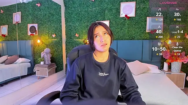 Rubyvixxen  online show from October 2025 03:51:01 AM