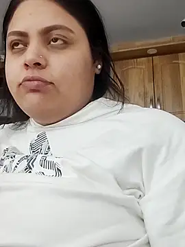 Snapshot of MayaCurvy chatting on October 2025 04:09:01 AM MayaCurvy online show from October 2025 04:09:01 AM