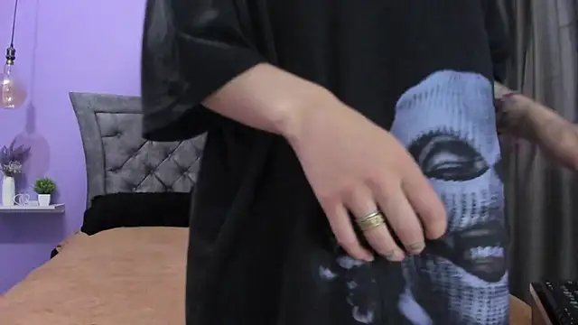 Snapshot of aliss_tb chatting on October 2025 12:35:02 PM aliss tb online show from October 2025 12:35:02 PM