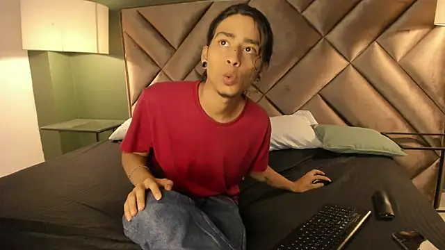 Dickie Dicking online show from November 2025 10:43:01 PM