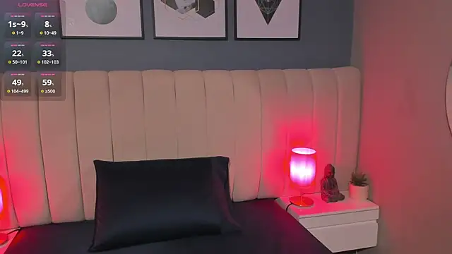 Snapshot of DaimondPink chatting on October 2025 03:42:01 AM DaimondPink online show from October 2025 03:42:01 AM