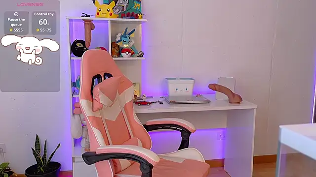 Sallie Doll online show from October 2025 04:39:01 PM