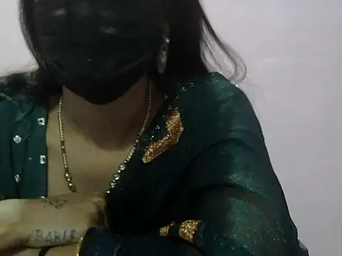 Laila Cute online show from March 2026 03:28:02 PM