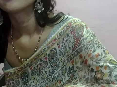 Snapshot of Laila_Cute chatting on July 2026 03:42:02 AM Laila Cute online show from July 2026 03:42:02 AM