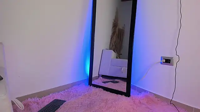 Thiago Connor21 online show from November 2025 04:07:01 PM