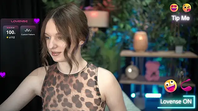 Snapshot of xoxo_molly chatting on October 2025 08:11:02 PM xoxo molly online show from October 2025 08:11:02 PM