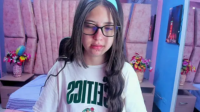 sarah sweett  online show from February 2026 01:43:01 PM