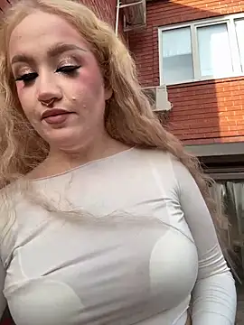 Snapshot of RollDolls chatting on October 2025 05:11:02 AM RollDolls online show from October 2025 05:11:02 AM