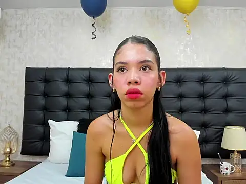 Snapshot of EmaGarcess chatting on October 2025 07:35:02 PM EmaGarcess online show from October 2025 07:35:02 PM