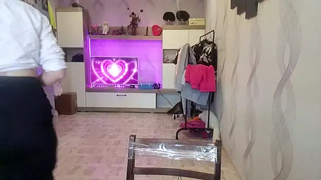 Elyra glow online show from October 2025 12:34:02 PM