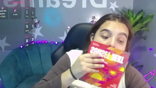 mia foster t online show from December 2025 12:54:01 PM