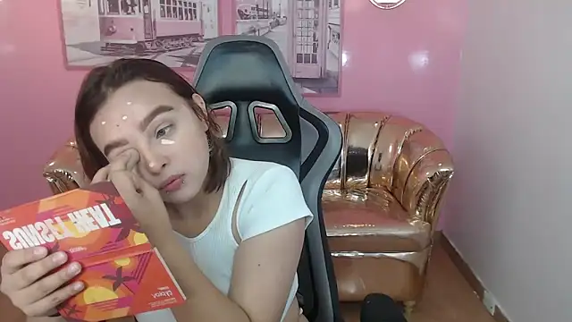 mia foster t online show from December 2025 12:55:01 PM