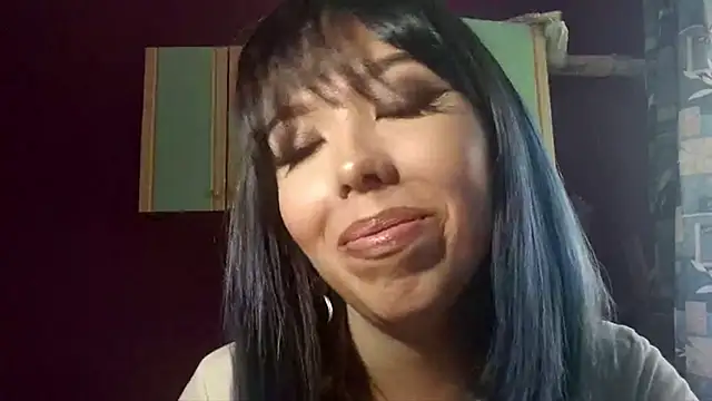 Lynn Bluee online show from October 2025 10:00:02 AM