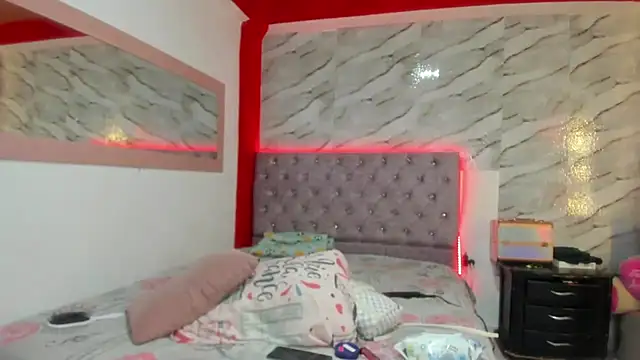 Stefany Andruw online show from December 2025 01:50:02 PM