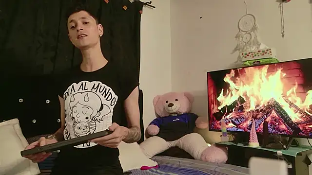 Tyler cat online show from October 2025 03:26:02 AM