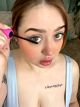 Snapshot of KellyMoors chatting on October 2025 01:25:01 AM KellyMoors online show from October 2025 01:25:01 AM