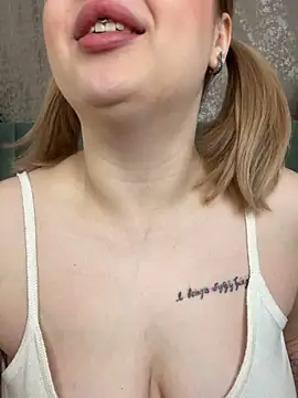 Snapshot of KellyMoors chatting on October 2025 01:48:02 AM KellyMoors online show from October 2025 01:48:02 AM