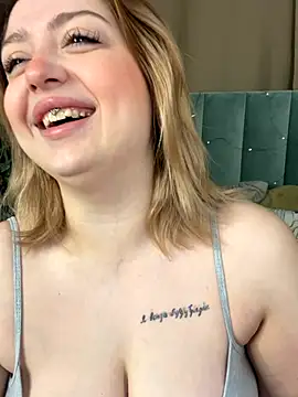 Snapshot of KellyMoors chatting on October 2025 01:08:02 AM KellyMoors online show from October 2025 01:08:02 AM