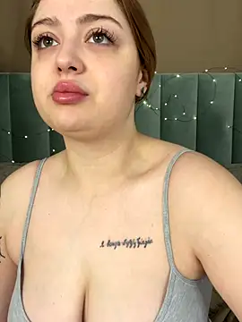 Snapshot of KellyMoors chatting on October 2025 01:28:01 AM KellyMoors online show from October 2025 01:28:01 AM