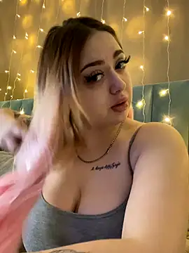 Snapshot of KellyMoors chatting on November 2025 01:22:02 AM KellyMoors online show from November 2025 01:22:02 AM