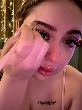 KellyMoors online show from December 2025 01:24:02 AM