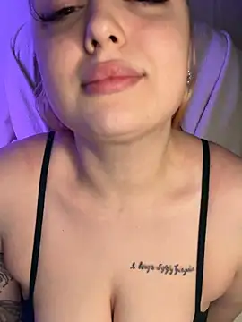 KellyMoors online show from April 2026 01:30:01 AM