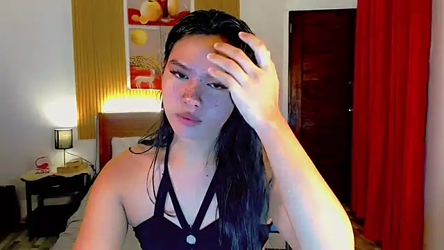 Snapshot of fallinLunaxX chatting on October 2025 12:47:01 PM fallinLunaxX online show from October 2025 12:47:01 PM