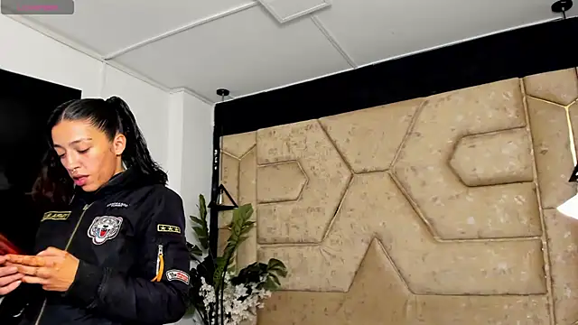 Julieta Slav3 online show from May 2026 09:22:02 PM
