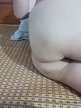 Snapshot of tulip-bae chatting on November 2025 06:40:02 AM tulip-bae online show from November 2025 06:40:02 AM