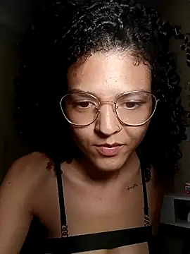 Snapshot of Larissinhamm chatting on October 2025 03:18:02 AM Larissinhamm online show from October 2025 03:18:02 AM