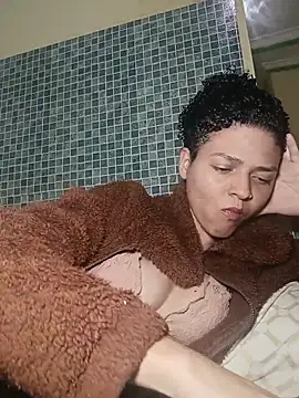 Snapshot of Larissinhamm chatting on November 2025 01:33:01 AM Larissinhamm online show from November 2025 01:33:01 AM