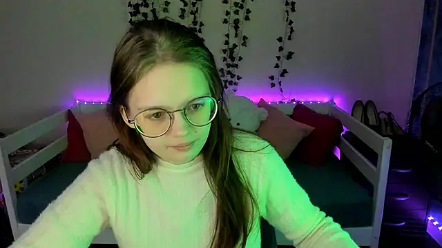 Snapshot of shy_elina01 chatting on October 2025 10:44:01 AM shy elina01 online show from October 2025 10:44:01 AM