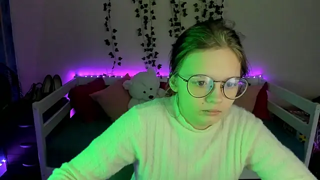 Snapshot of shy_elina01 chatting on October 2025 10:12:01 AM shy elina01 online show from October 2025 10:12:01 AM