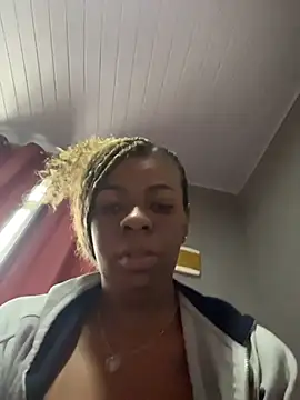 Priihmedeiros online show from July 2026 11:03:02 AM