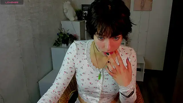 Snapshot of Sara_Frayer chatting on October 2025 01:03:02 AM Sara Frayer online show from October 2025 01:03:02 AM