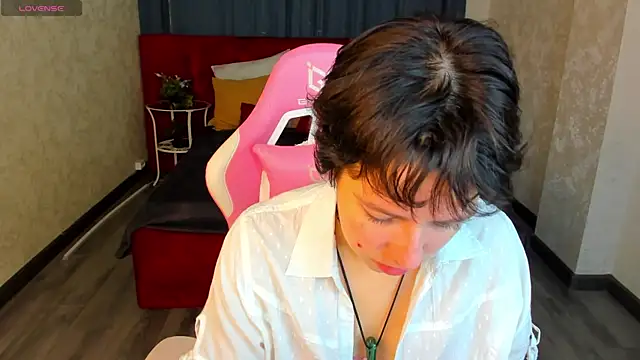 Snapshot of Sara_Frayer chatting on October 2025 01:03:02 AM Sara Frayer online show from October 2025 01:03:02 AM