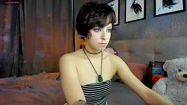 Snapshot of Sara_Frayer chatting on October 2025 04:27:01 AM Sara Frayer online show from October 2025 04:27:01 AM