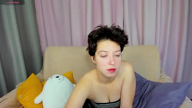 Snapshot of Sara_Frayer chatting on November 2025 01:17:01 AM Sara Frayer online show from November 2025 01:17:01 AM