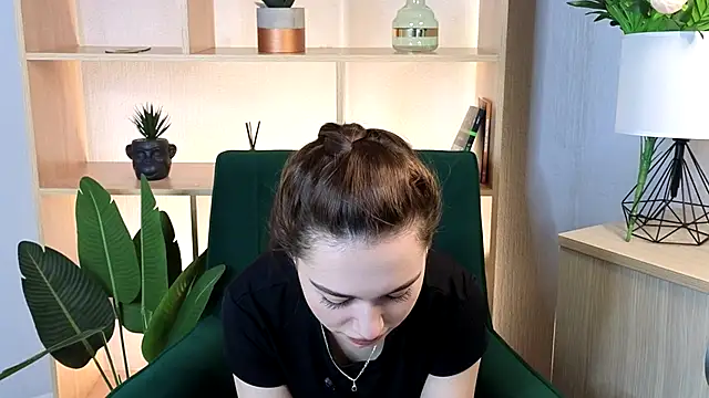 FrankieViall online show from October 2025 11:07:01 AM