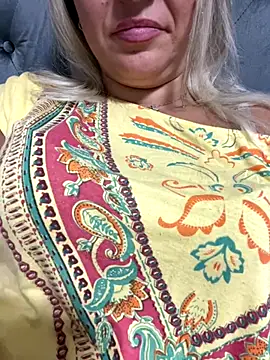 Daiana Andra online show from October 2025 08:52:02 PM