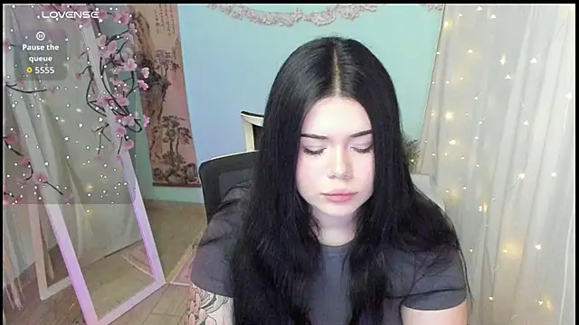 Mona Esty online show from March 2026 07:12:02 AM