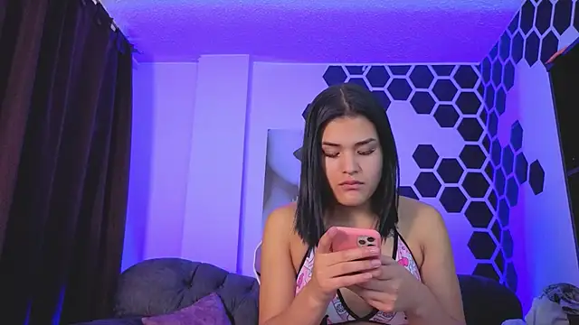 Violet Jhonson online show from December 2025 07:07:02 PM