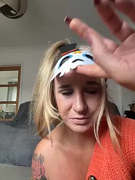 MimiMaee online show from October 2025 12:05:01 PM