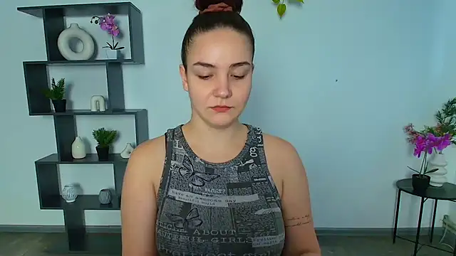 Snapshot of OliviaMontgommery chatting on November 2025 06:57:01 AM OliviaMontgommery online show from November 2025 06:57:01 AM