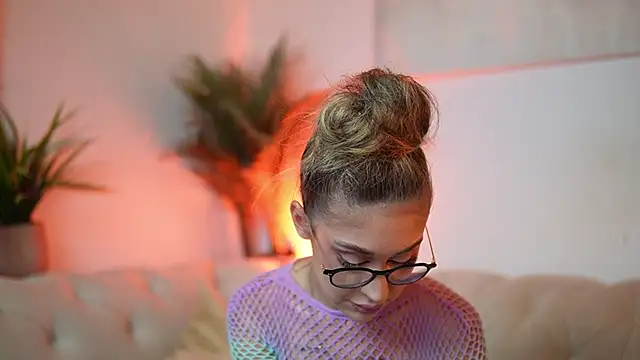 Snapshot of AileenKiss chatting on October 2025 06:16:02 PM AileenKiss online show from October 2025 06:16:02 PM